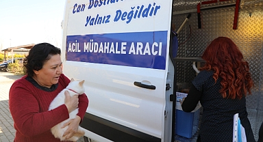 Büyükşehir Acil Müdahale Aracı İle Depremzede Candostların Yanında