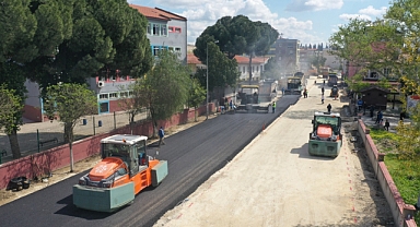 Büyükşehir Belediyesi Yol Yapım Çalışmalarını Sürdürüyor