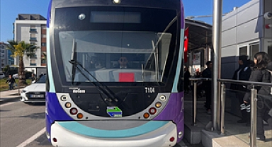 Çiğli Tramvayı “Kırmızı” Ve “Mavi” Hatla İzmirlilerin Hizmetinde