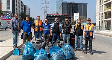 İzmir'de Her Gün 850 İşçi 2 Bin Kilometrelik Güzergahı Temizliyor