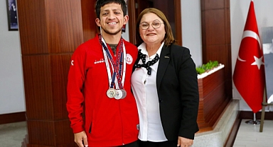 Şampiyon Sporcudan, Başkan Gençay’a Ziyaret