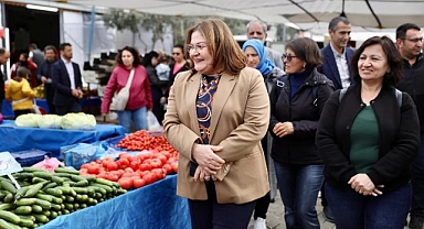 Başkan Gençay Pazartesi Pazarında Vatandaşlarla Bir Araya Geldi