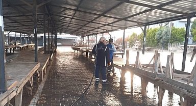 Akbük Semt Pazarı, Belediye Ekiplerince Temizlendi