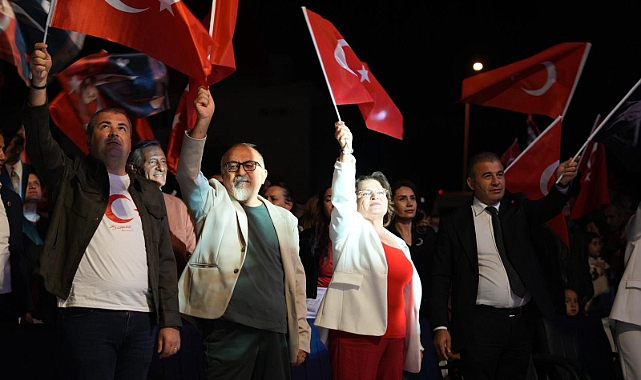 Didim’de Cumhuriyet Coşkusu: Didimliler Meydanı Doldurarak Bayramı Kutladı