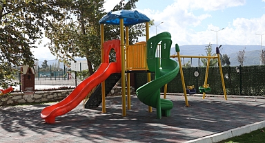 Büyükşehir, 13 İlçede Oyun Alanı ve Peyzaj Donatısını Güçlendiriyor