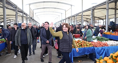 Başkan Hatice Gençay, Pazar Esnafının Yanında