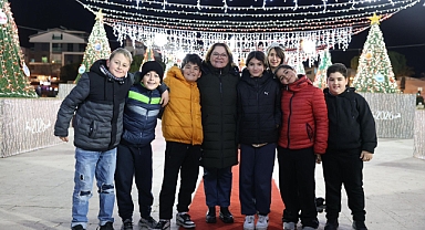 Didim Cumhuriyet Kent Meydanı’nda Yılbaşı Coşkusu Her Akşam Devam Ediyor