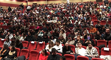 “Fareler ve İnsanlar” Yıldız Kenter Sahnesinde Sanatseverlerle Buluştu